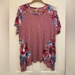 Live Well Styles Burgundy/Pink Asymmetrical Hem 22/24 Blouse.        2251